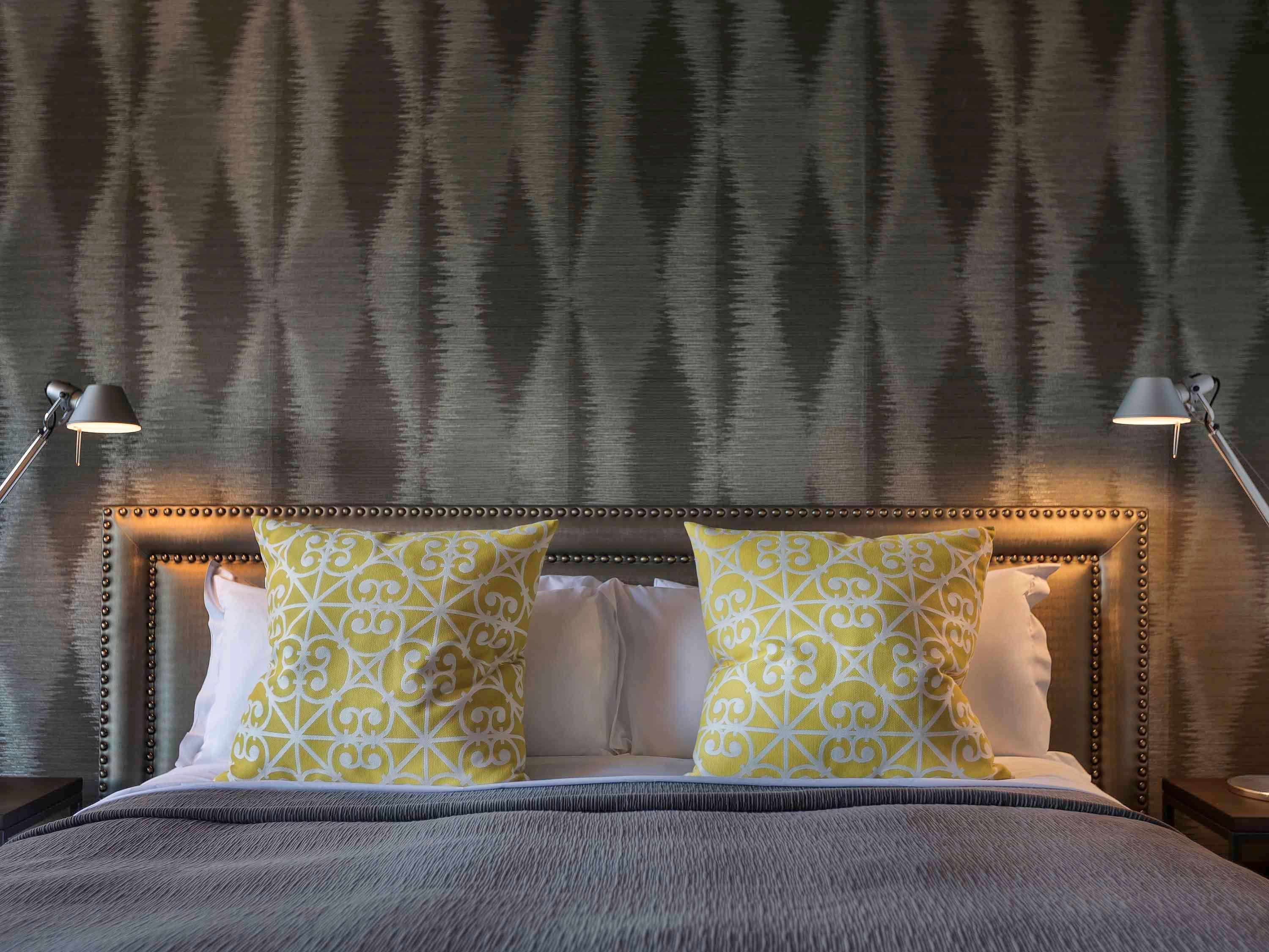 โรงแรมเซนต์มอริตซ์ ควีนส์ทาวน์ - เอ็มแกลเลอรี ภายนอก รูปภาพ A bed with a headboard