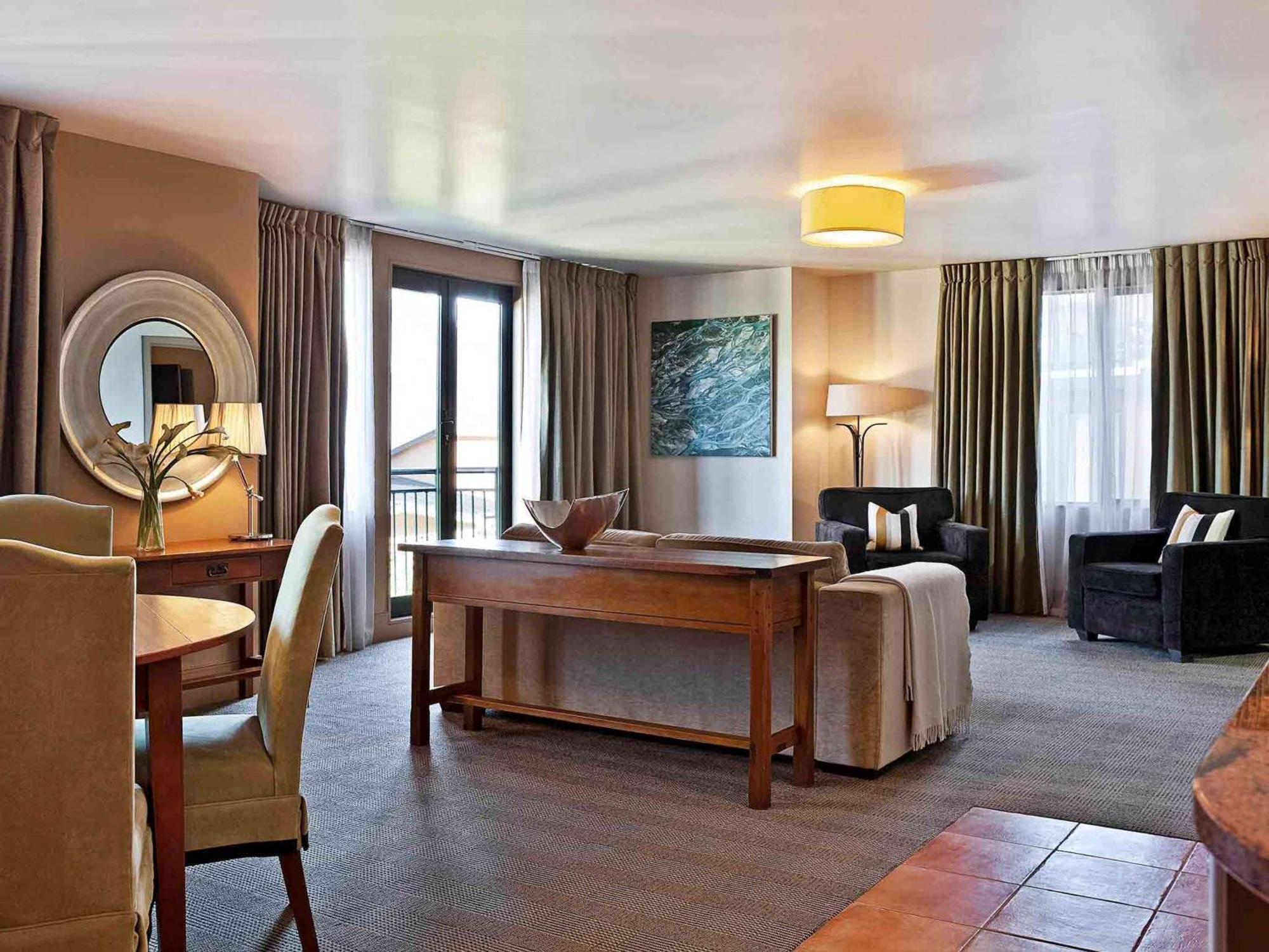 โรงแรมเซนต์มอริตซ์ ควีนส์ทาวน์ - เอ็มแกลเลอรี ภายนอก รูปภาพ Suite at the Hotel de l'Europe